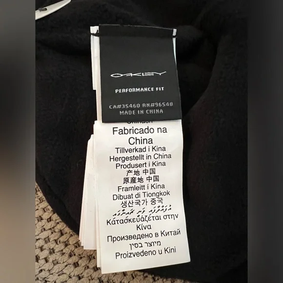 NWT Oakley Performance Fit Men’s Stretch Logo Beanie! - Picture 4 of 5